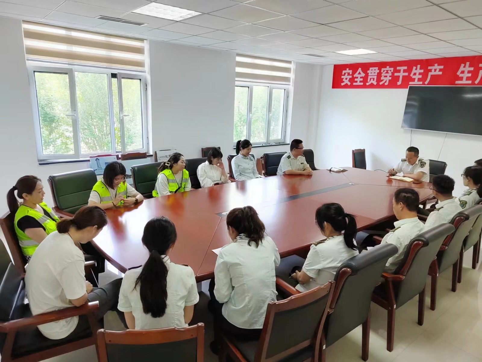 會(huì)議6.13三.jpg